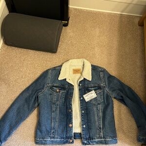 Levi's Classic Blue Denim Jacket with White Sherpa